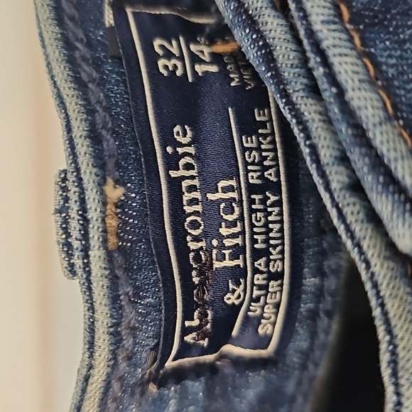 Ambercrombie & Fitch Ultra High Rise Dark Wash Skinny Ankle 5-pocket Jeans Sz:14 - Picture 3 of 8